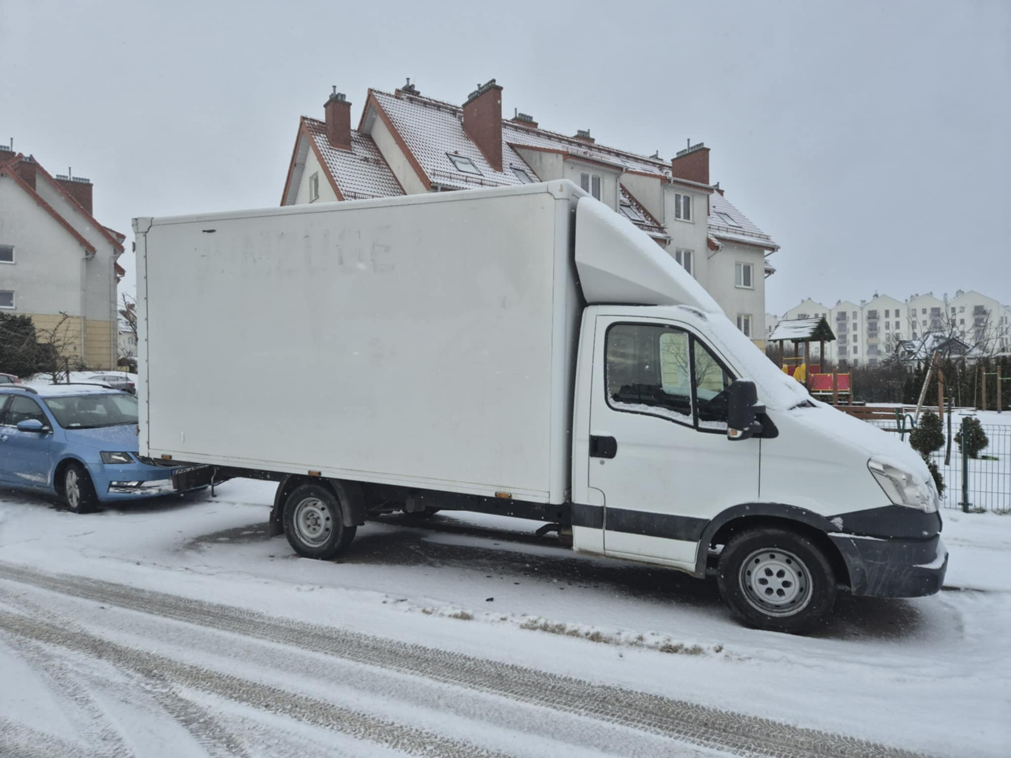 dostawcze auto do 3,5 tony gotwe do transportu mebli